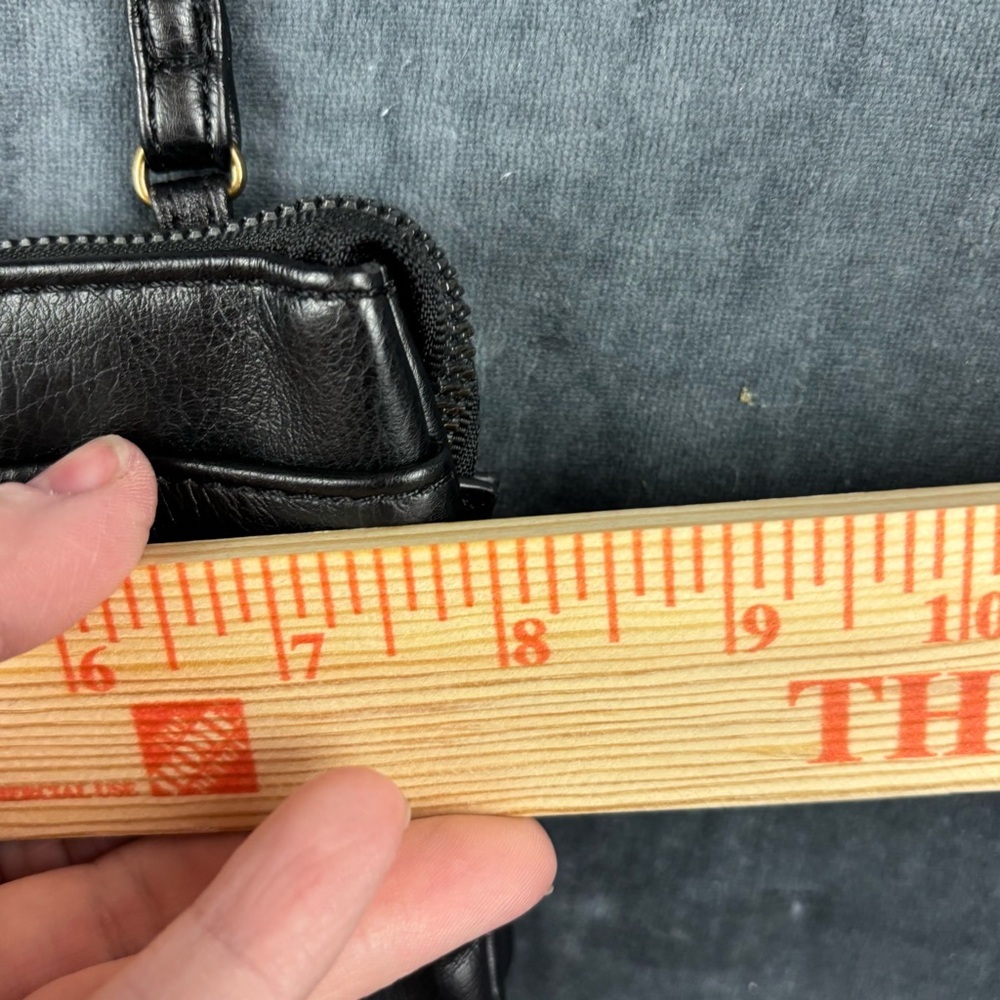 Safe keeper Sleek Black Mini Bag with Modern Design perfect for travel! - Picture 3 of 13